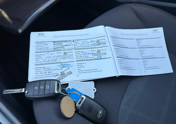 Kia Rio cena 36900 przebieg: 98000, rok produkcji 2017 z Trzebnica małe 667